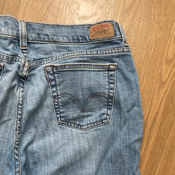 Levi’s Women’s 515 Light Wash Blue Cotton Boot Cut Denim Jeans - Picture 5 of 8